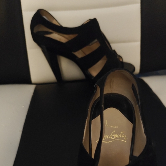 Elegant Black Women's Heels - Picture 2 of 5
